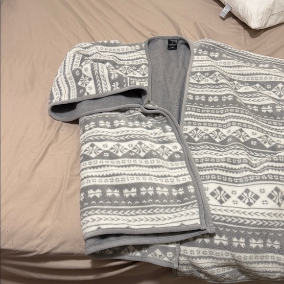 Cuddl Duds Gray and White Patterned Cardigan - Picture 3 of 3